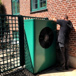 Montering af Bosch varmepumpe i Fårevejle – energiløsning til erhverv eller større bygning